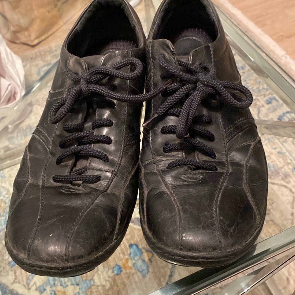 Born Men’s black leather lace up shoes